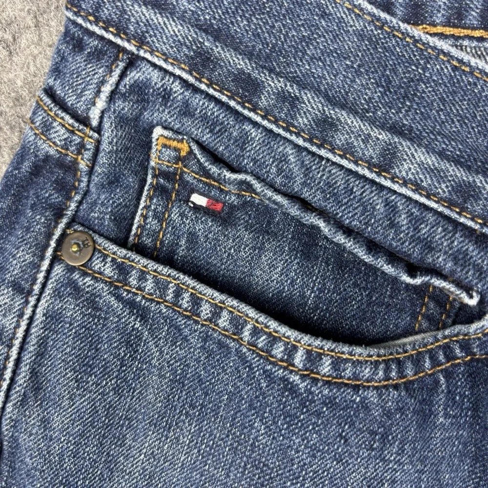 Tommy Hilfiger Jeans Mens 30x32 Straight Leg Dari Wash Blue Denim Casual Classic